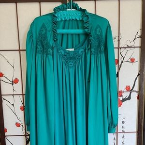 Vintage Lorraine Green 2X Satin Robe and Nightgown